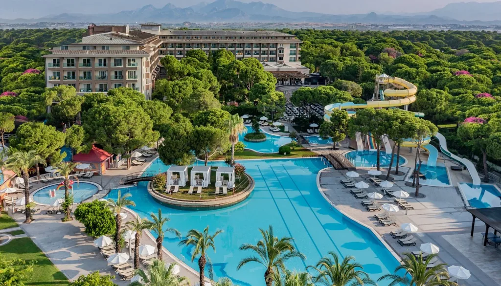 Papillon Ayscha 2 main pool